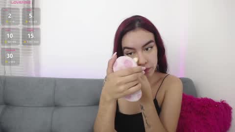 Snapshot of tessafoxie chatting on May 8, 11:26 am Tessa foxie online show from May 8, 11:26 am