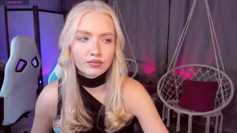 TessaHamilton online show from November 16, 7:58 am