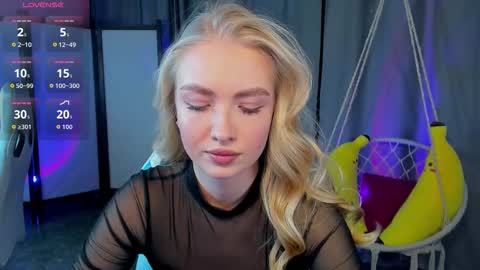 TessaHamilton online show from January 17, 9:36 am