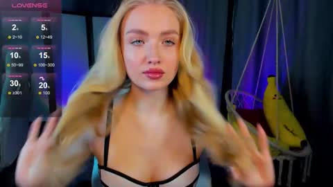 TessaHamilton online show from February 10, 1:04 pm