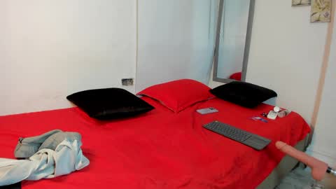 tessanahs online show from April 12, 2:44 pm