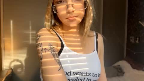 Snapshot of tessiebe chatting on February 24, 12:03 pm tessiebe online show from February 24, 12:03 pm