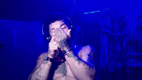 Snapshot of testotease chatting on January 9, 2:01 am Milo online show from January 9, 2:01 am