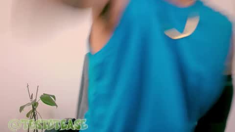 Snapshot of testotease chatting on December 16, 5:40 pm Milo online show from December 16, 5:40 pm