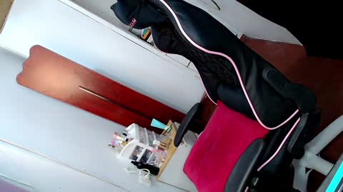 Snapshot of tgirljennie69 chatting on December 29, 12:34 pm jennie online show from December 29, 12:34 pm