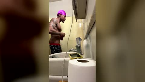 Snapshot of tguns4200 chatting on March 2, 4:14 pm tguns4200 online show from March 2, 4:14 pm