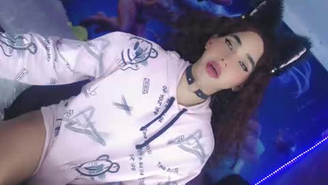 Snapshot of thalia_gil21 chatting on February 19, 9:36 pm Thalia Girl online show from February 19, 9:36 pm