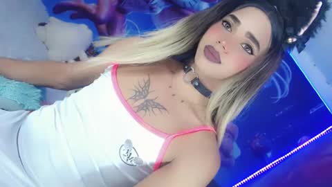 Snapshot of thalia_gil21 chatting on February 21, 8:49 pm Thalia Girl online show from February 21, 8:49 pm