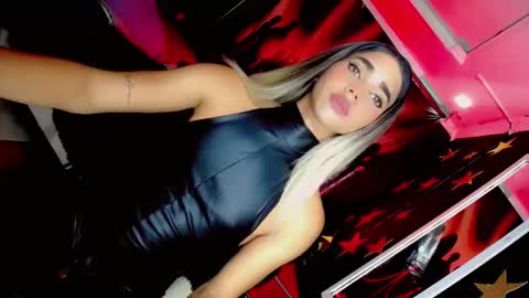 Snapshot of thalia_gil21 chatting on February 22, 5:02 am Thalia Girl online show from February 22, 5:02 am