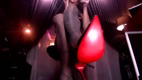 Snapshot of thalia_saint chatting on June 25, 12:32 am Thalia Saint online show from June 25, 12:32 am