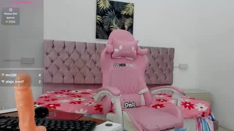 Snapshot of thalia_ssmith chatting on February 18, 8:49 pm thalia online show from February 18, 8:49 pm