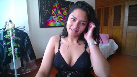 Snapshot of thaliacooper chatting on December 10, 9:11 pm online show from December 10, 9:11 pm