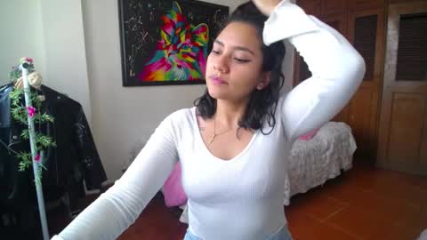 Snapshot of thaliacooper chatting on December 11, 6:09 pm online show from December 11, 6:09 pm