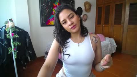 Snapshot of thaliacooper chatting on December 12, 6:53 pm online show from December 12, 6:53 pm