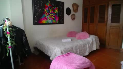 Snapshot of thaliacooper chatting on December 15, 5:10 pm online show from December 15, 5:10 pm