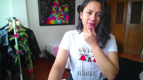 Snapshot of thaliacooper chatting on December 19, 7:07 pm online show from December 19, 7:07 pm