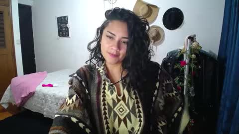 Snapshot of thaliacooper chatting on January 19, 5:37 am online show from January 19, 5:37 am