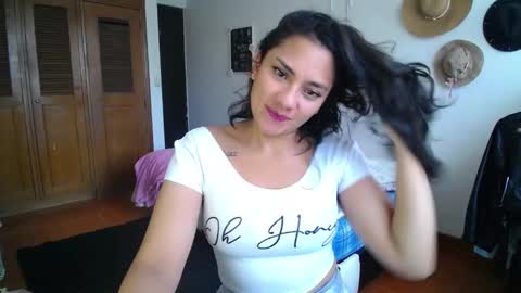 Snapshot of thaliacooper chatting on January 29, 7:32 pm online show from January 29, 7:32 pm