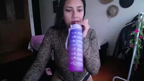 Snapshot of thaliacooper chatting on February 9, 10:54 pm online show from February 9, 10:54 pm