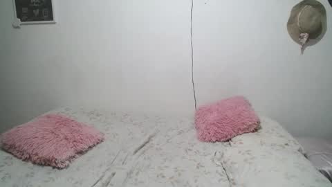 Snapshot of thaliacooper chatting on February 16, 3:26 am online show from February 16, 3:26 am