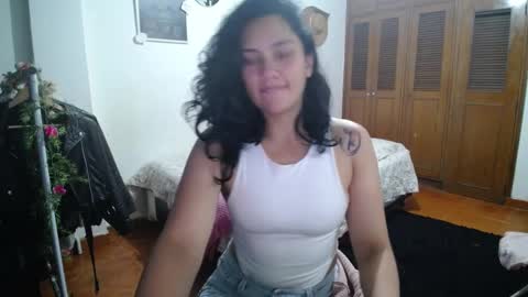 Snapshot of thaliacooper chatting on March 1, 5:20 am online show from March 1, 5:20 am