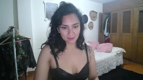 Snapshot of thaliacooper chatting on March 2, 11:42 pm online show from March 2, 11:42 pm