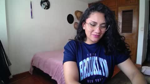 Snapshot of thaliacooper chatting on September 12, 6:19 pm online show from September 12, 6:19 pm