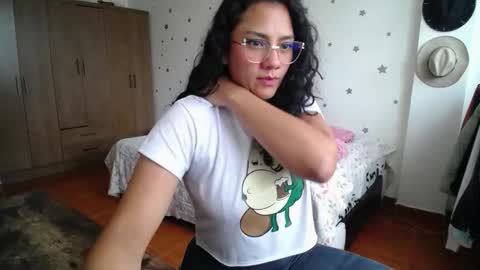 Snapshot of thaliacooper chatting on October 22, 4:51 pm online show from October 22, 4:51 pm