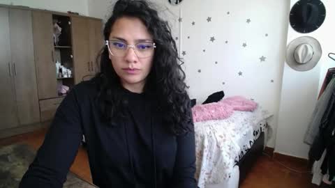 Snapshot of thaliacooper chatting on October 24, 7:10 pm online show from October 24, 7:10 pm