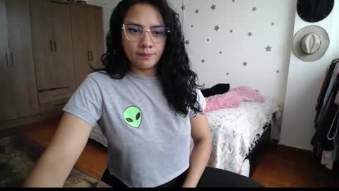 Snapshot of thaliacooper chatting on October 28, 6:32 pm online show from October 28, 6:32 pm