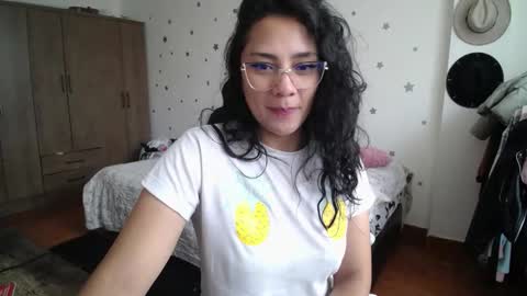 Snapshot of thaliacooper chatting on November 13, 6:29 pm online show from November 13, 6:29 pm