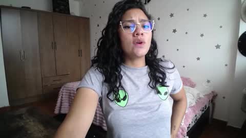 Snapshot of thaliacooper chatting on November 25, 6:19 pm online show from November 25, 6:19 pm