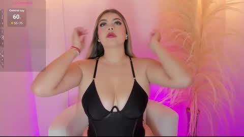 Snapshot of thaliafox_ chatting on September 30, 7:19 pm Thalia online show from September 30, 7:19 pm