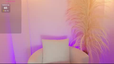 Snapshot of thaliafox_ chatting on October 6, 10:51 pm Thalia online show from October 6, 10:51 pm