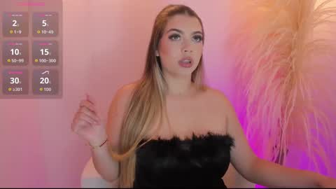 Snapshot of thaliafox_ chatting on October 16, 12:00 am Thalia online show from October 16, 12:00 am