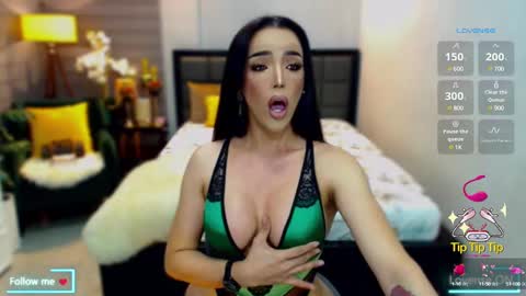 Snapshot of thaliasexgoddess chatting on December 26, 5:04 am T H A L I A online show from December 26, 5:04 am