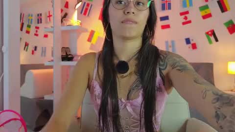 Snapshot of thamara_l11 chatting on July 2, 10:38 pm Dany online show from July 2, 10:38 pm