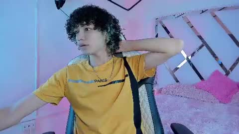 Snapshot of thanier_18 chatting on July 10, 3:33 am thanier_18 online show from July 10, 3:33 am