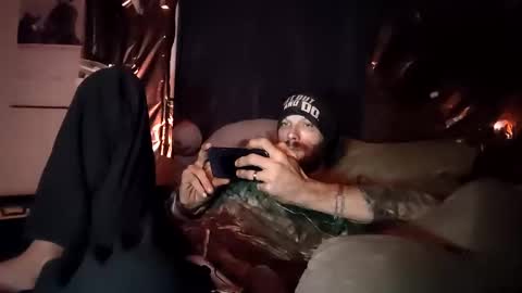 Snapshot of thatguy_2392 chatting on December 13, 6:31 am thatcouple online show from December 13, 6:31 am