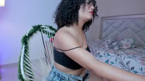 thayla_brince_ online show from November 13, 8:08 pm