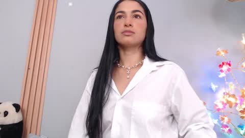 THAYSSA ROSS online show from April 2, 2:58 pm