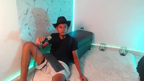 Snapshot of the_crack71 chatting on November 14, 3:16 am Sean OPry online show from November 14, 3:16 am