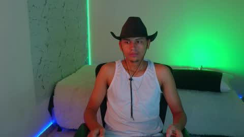 Snapshot of the_crack71 chatting on December 1, 12:43 pm Sean OPry online show from December 1, 12:43 pm