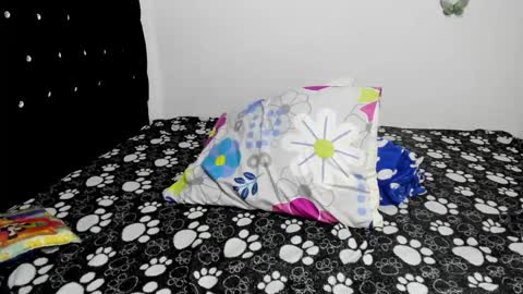 Snapshot of the_fantasy_ chatting on November 23, 12:43 am the_fantasy_ online show from November 23, 12:43 am