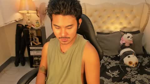 Snapshot of the_killian_jones chatting on November 27, 1:02 pm ken online show from November 27, 1:02 pm