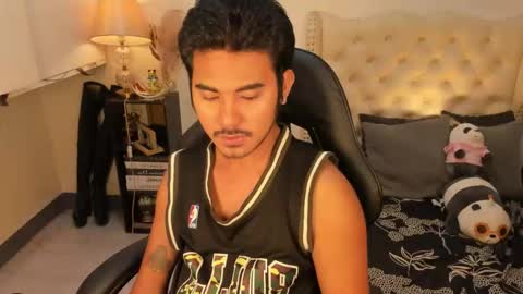 Snapshot of the_killian_jones chatting on November 29, 1:25 pm ken online show from November 29, 1:25 pm