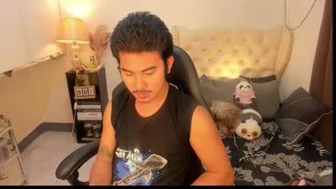 Snapshot of the_killian_jones chatting on December 16, 11:37 am ken online show from December 16, 11:37 am