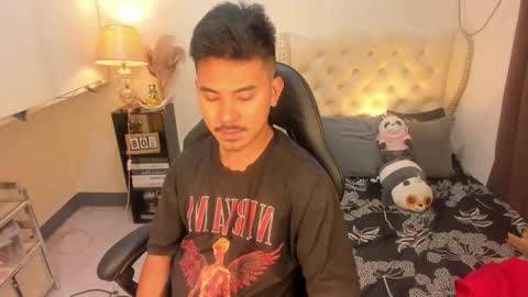 Snapshot of the_killian_jones chatting on December 18, 10:43 am ken online show from December 18, 10:43 am