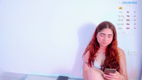 Snapshot of the_latins_hot chatting on December 21, 6:12 pm Alice and Bella online show from December 21, 6:12 pm