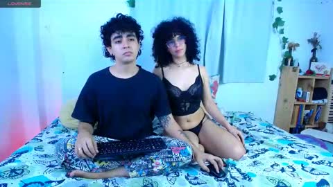 Snapshot of the_r00m chatting on December 13, 10:37 pm Jaime Angela online show from December 13, 10:37 pm